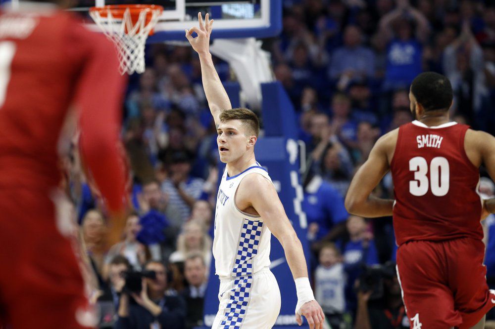 Kentucky's Nate Sestina, center, celebrates a made 3-point shot